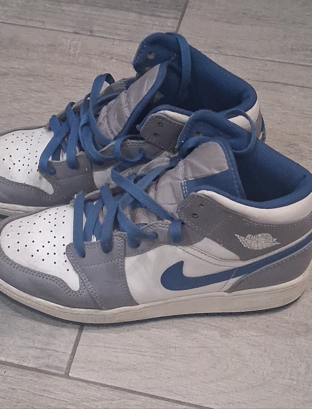 Nike Mid-Top Sneakers in White, Blue & Gray
